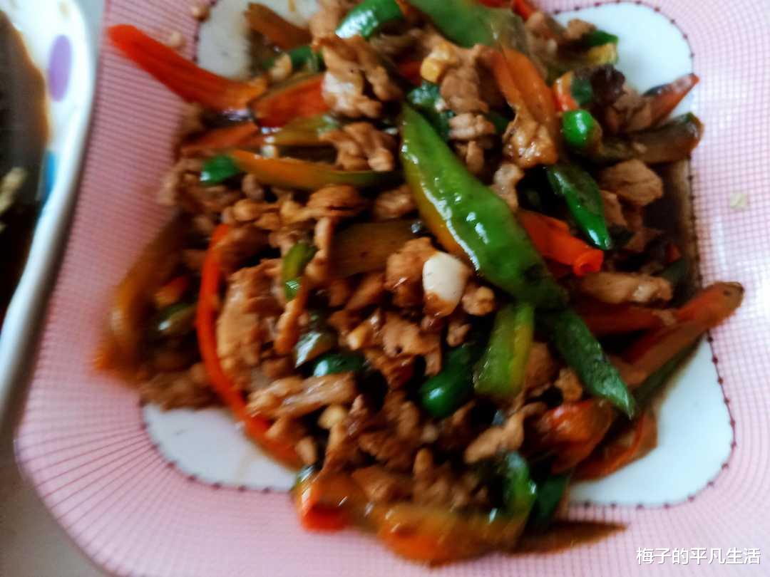 婆婆过生日我做了一桌子菜为她庆生，发在群里，姑姐说我真小气