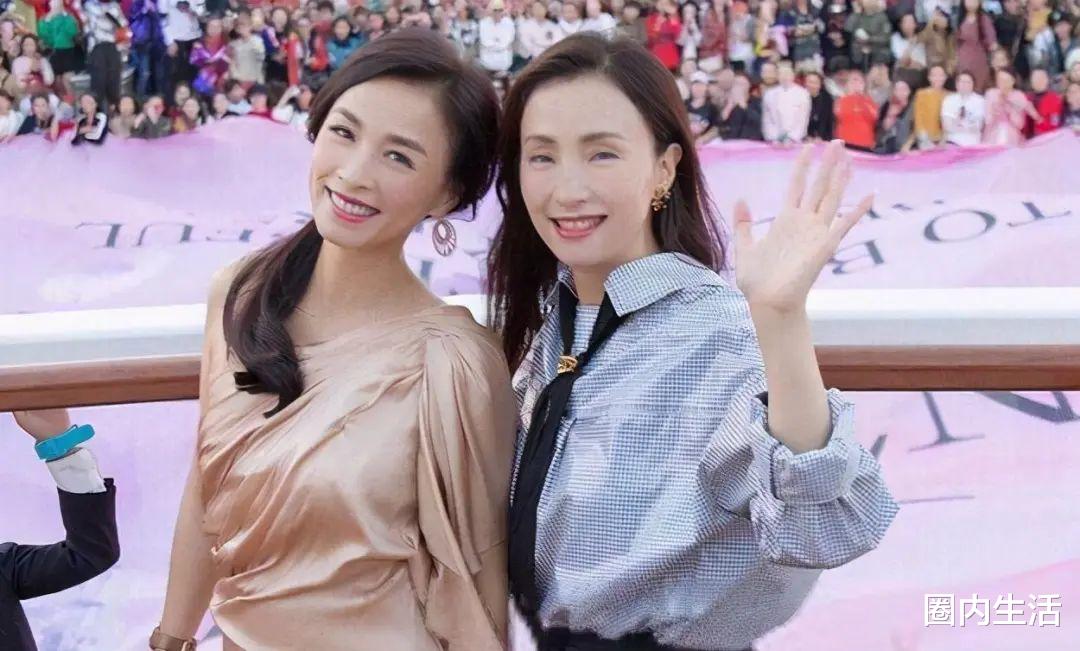 鹿晗|鹿晗怼狗仔后，就被当成了眼中钉肉中刺，狗仔如今很针对他和关晓彤