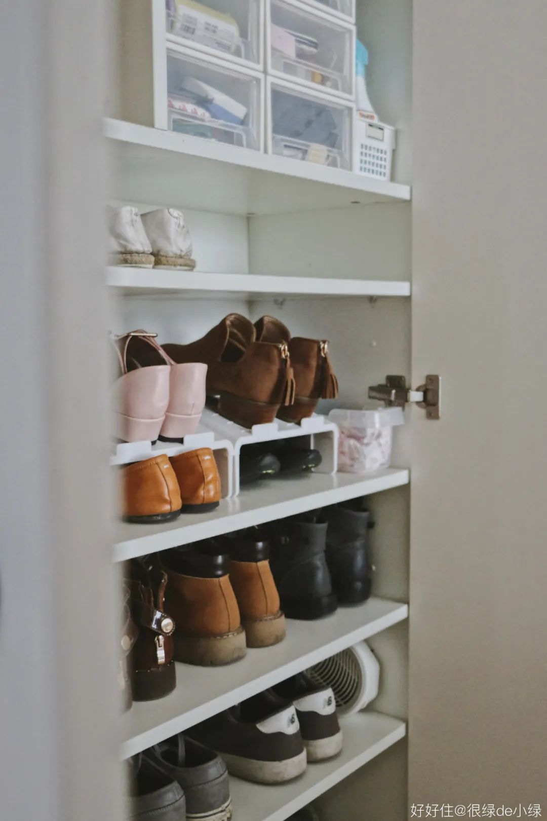 打开鞋柜：东倒西歪+异味？教你一招，避免尴尬