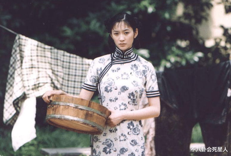 董洁|同样20岁的年纪，一个亭亭玉立，一个“土”成大妈，差距真大啊