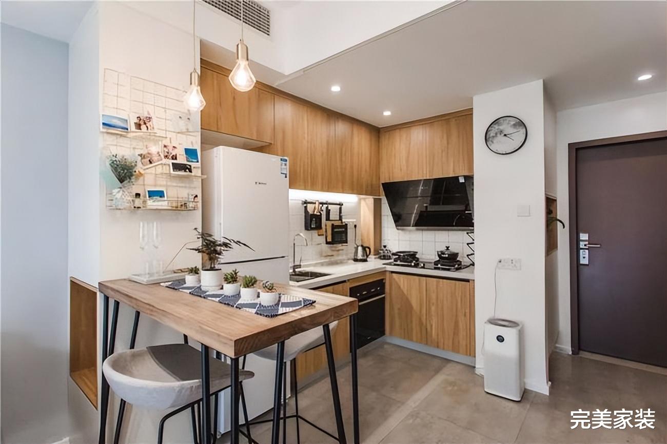 装修厨房时,老婆坚持做了4个设计,装修工人都连连称赞!