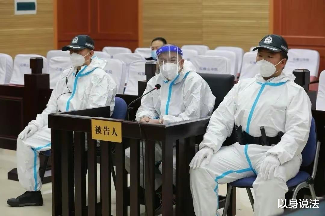 宁夏一男子因酒后琐事,砍死好友并砍伤两名好友的妻子,判死刑