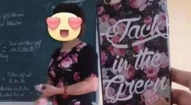 撞衫|学生偷拍“撞衫”教师火了，几乎没有违和感，网友：恰到好处