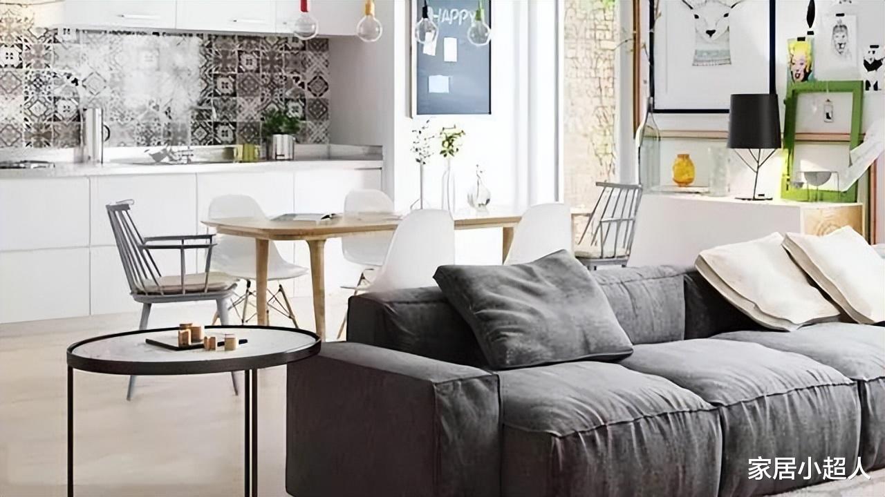 沙发还在靠墙放？太过时了！换个地方就能又美又实用，超简单！