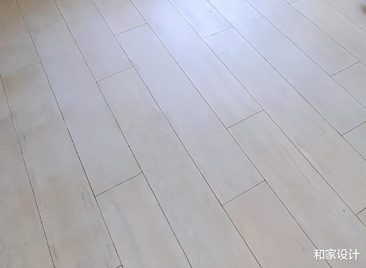 木地板和木纹砖都有什么优缺点？价格上又能相差多少？