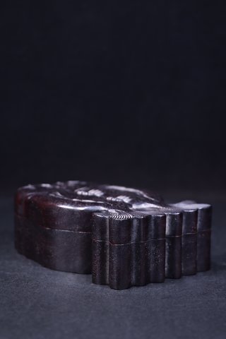 紫檀|旧藏:老紫檀木雕双鱼形文房盒。