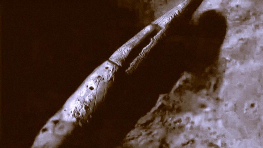 月球上发现15亿年前的飞碟残骸，很像奥陌陌！