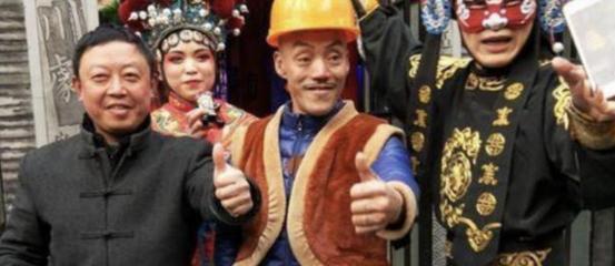 金晨|52岁“光头强”：光环褪去无人问津，卖掉豪车换摩的，娇妻也跑了