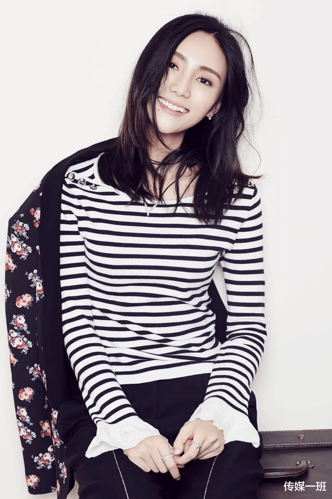 刘德华|好事将近?李亚鹏疑带小女友去拍婚纱照,向友人炫耀钻戒