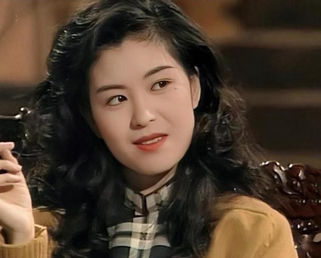 赵合德|风情万种不是袒胸露背！15位媚骨天成的女星“超有料”，撩人于无形