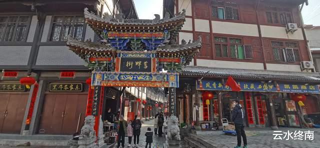 |走进葛牌旁的这条沟：城里人过年到山里，山里的年轻人却到山外了