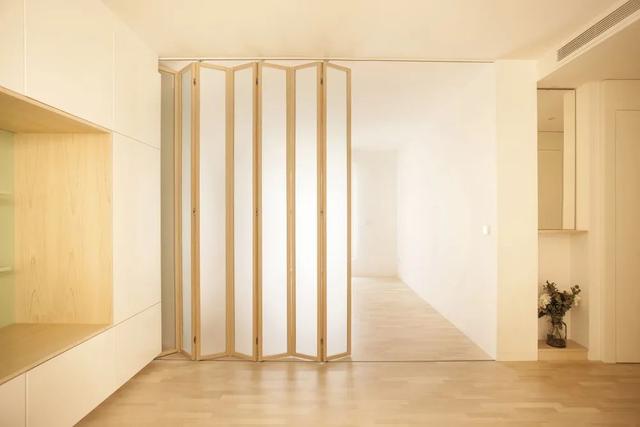 167㎡现代宜家风,大面积柜体+大胆的配色,设计效果很独特