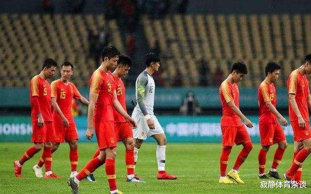 武磊|16倍镜破案，国足输日本越南武磊丢球一模一样，李霄鹏60天练了啥