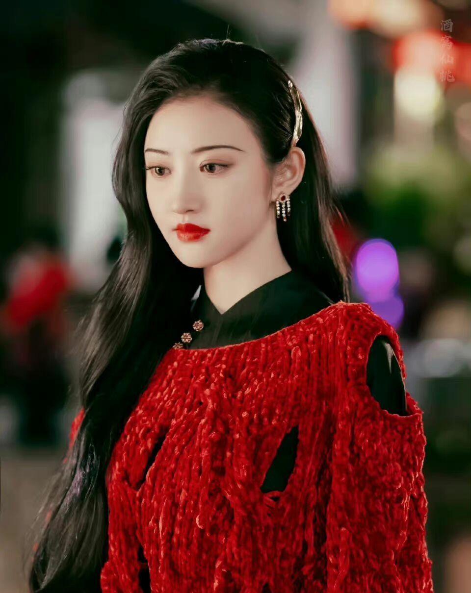 明星|一眼难忘的浓颜系明星!眉眼如画立体雕塑美,撕漫画入人间的仙葩