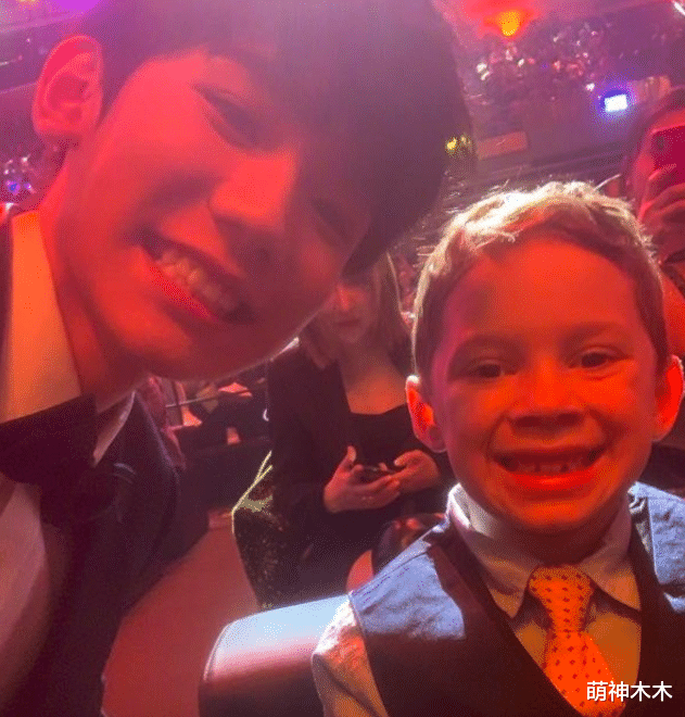 假笑男孩|假笑男孩沦落到接祝福视频！被父母夺利毁掉的孩子，每个都太可惜