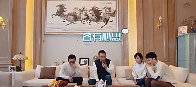 客厅|参观陈凯歌住的豪宅,客厅挂着昂贵骏马图,家里面积大得过分
