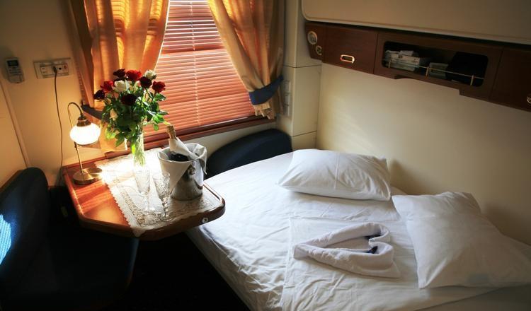 火车|“壕”无人性火车:斥资一个亿,六万一张票,沿途风景美若油画!