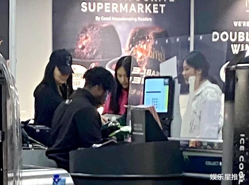 李湘|李湘母女伦敦逛街,13岁王诗龄又高又瘦像明星,王岳伦不见人影