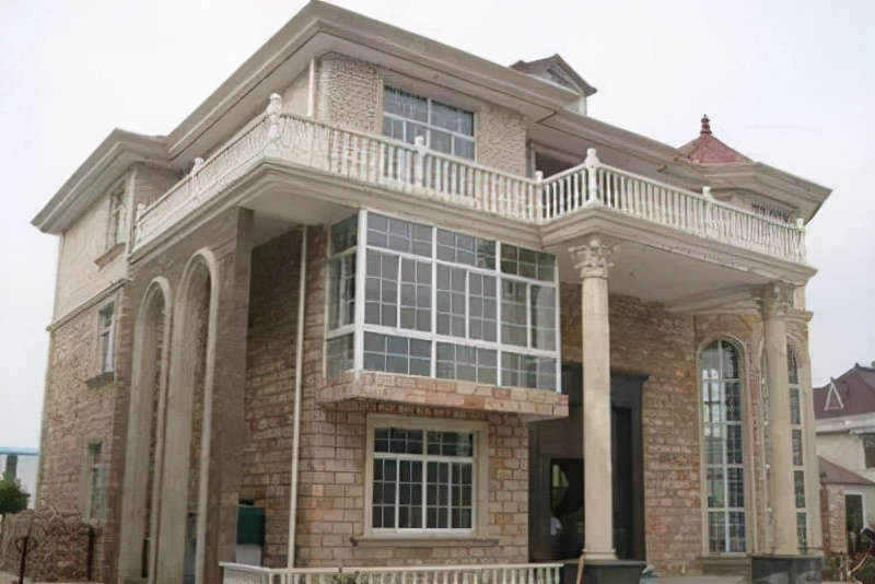 农村建房外墙用100万大理石,这还是村里,县城有2千万豪宅啊