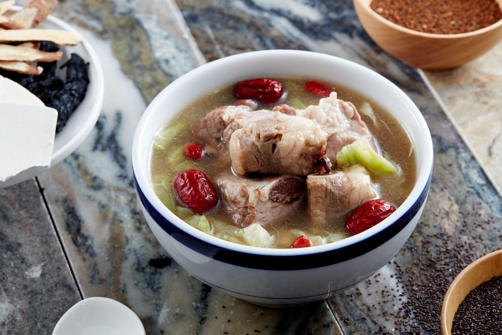 炖猪肉时,记住"3不放3做",肉香十足,好吃不腥 - 美食资讯(主打网)