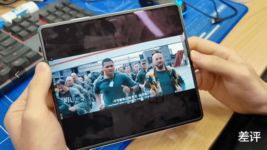 华为荣耀|我小心翼翼用了两天荣耀折叠屏,结果它在发布会上直接被摔了