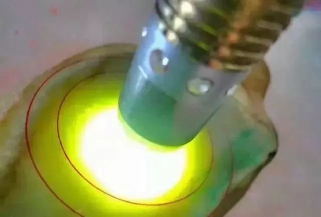 翡翠|2.6万买的翡翠原石，一刀切出冰种黄加绿手镯