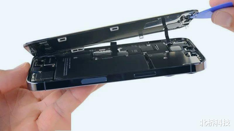 iphone13|没一颗核心芯片来自于中国！iPhone13被国外大神拆解之后，值得深思！