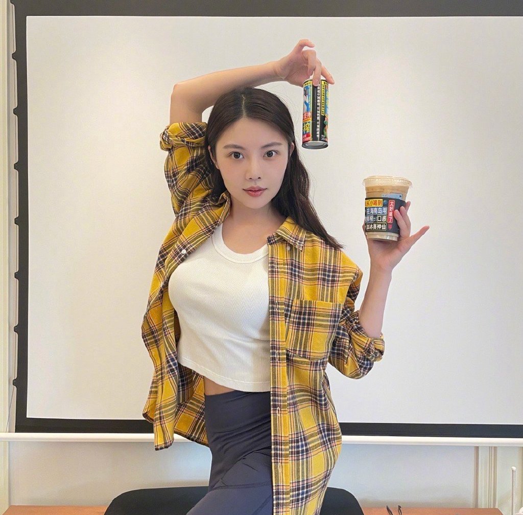 滨边美波|徐冬冬另辟蹊径!山洞拍照身材丰腴被夸