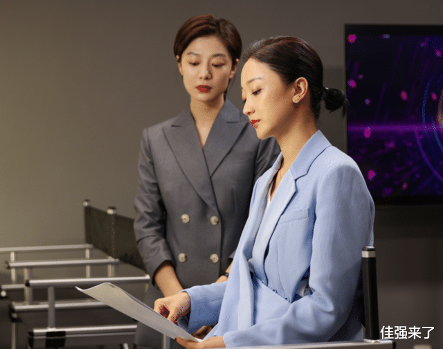 退役士兵|职场女强人不能硬演,刘涛袁泉一看就像领导,杨颖扭腰摆胯太出戏