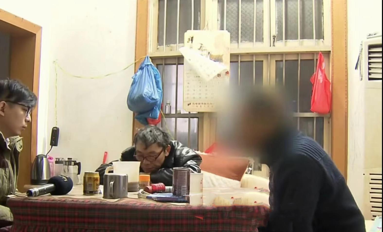 65岁老人迷恋38岁离异女,为结婚愿意过户房产,儿子恼羞成怒