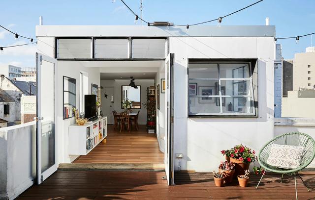 甜美女孩的顶楼住所,小而美还很敞亮,露台聚会聊天不要太惬意