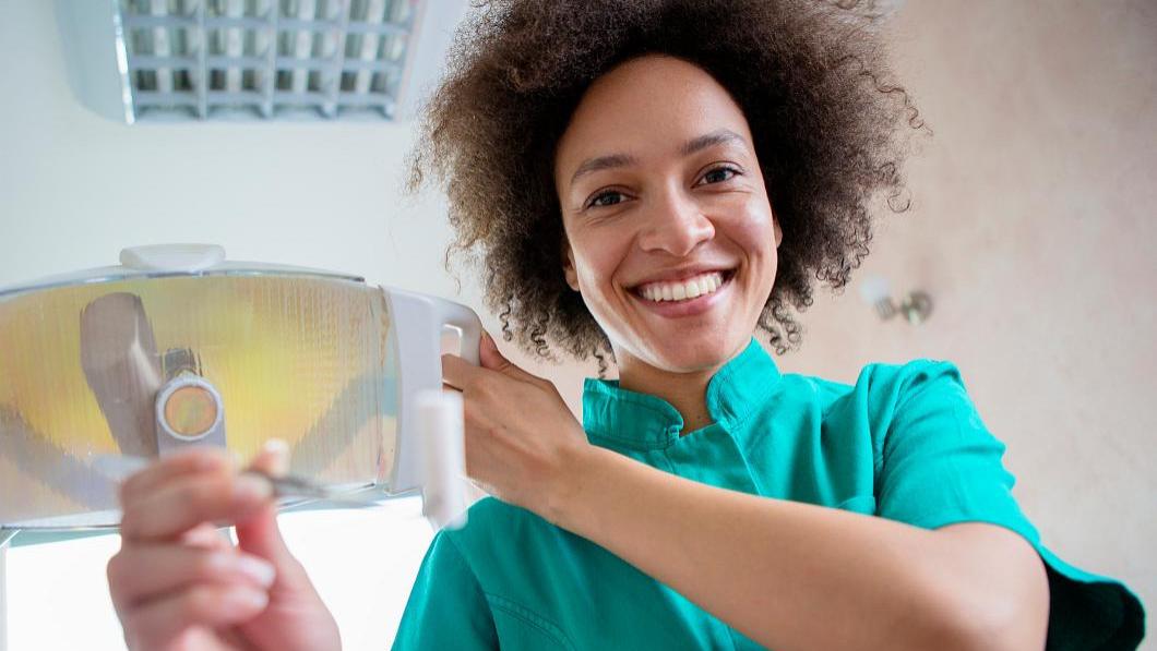 在廊坊，种植牙的费用会随着年龄增大而增加吗？