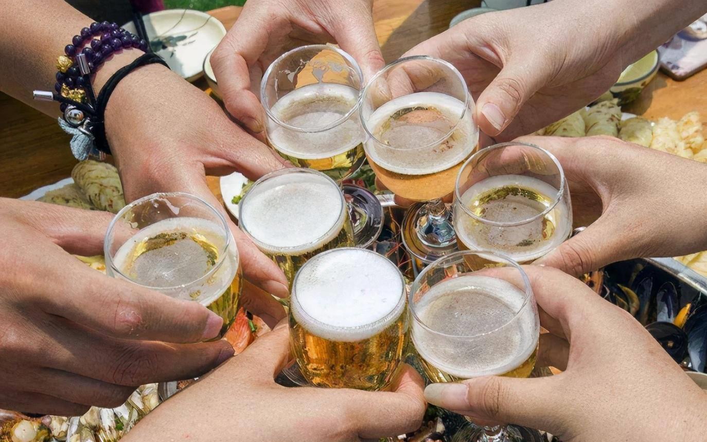 |请人喝酒，不会说开场白可不行，牢记这几句，让客人另眼相看