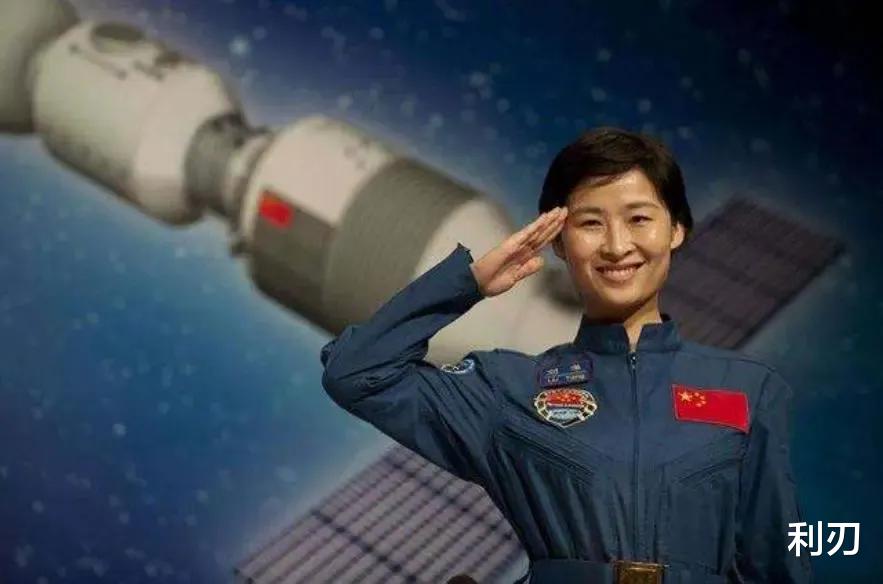 王亚平和2名男性同住太空,如何睡觉洗澡上厕所?生理期咋办?
