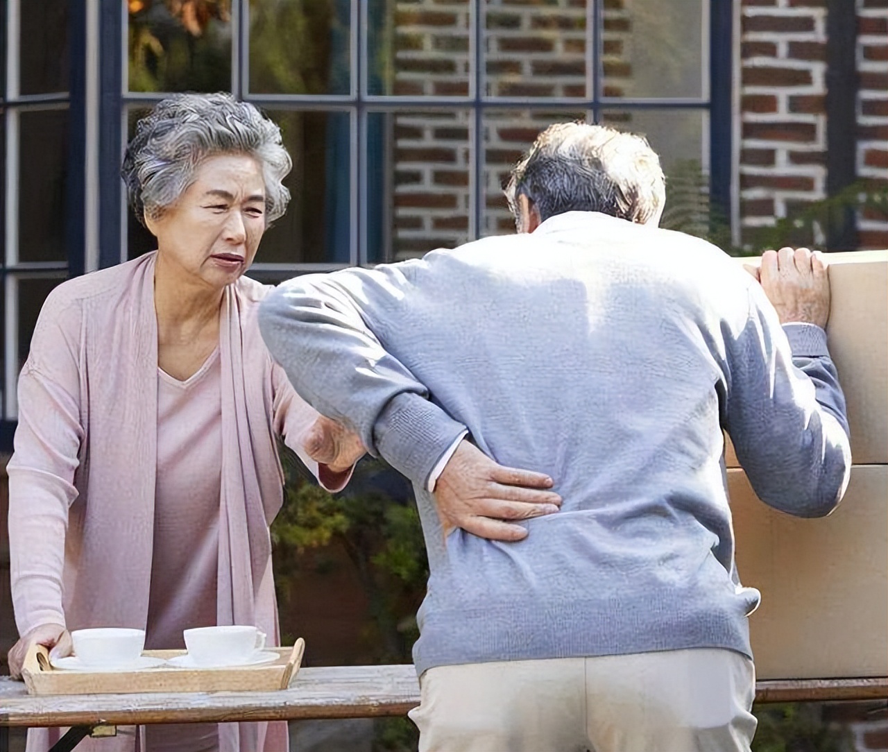 建议子女：若不差钱，尽量给父母添置这5样“小物”，不贵却暖心