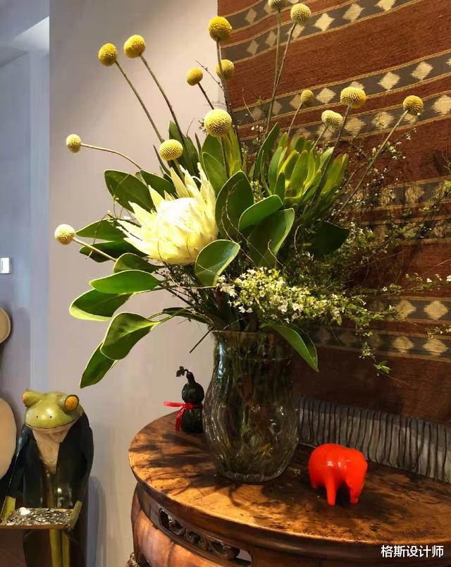 43岁殷桃在北京的豪宅,家中布满名贵花草和家具,价值超百万