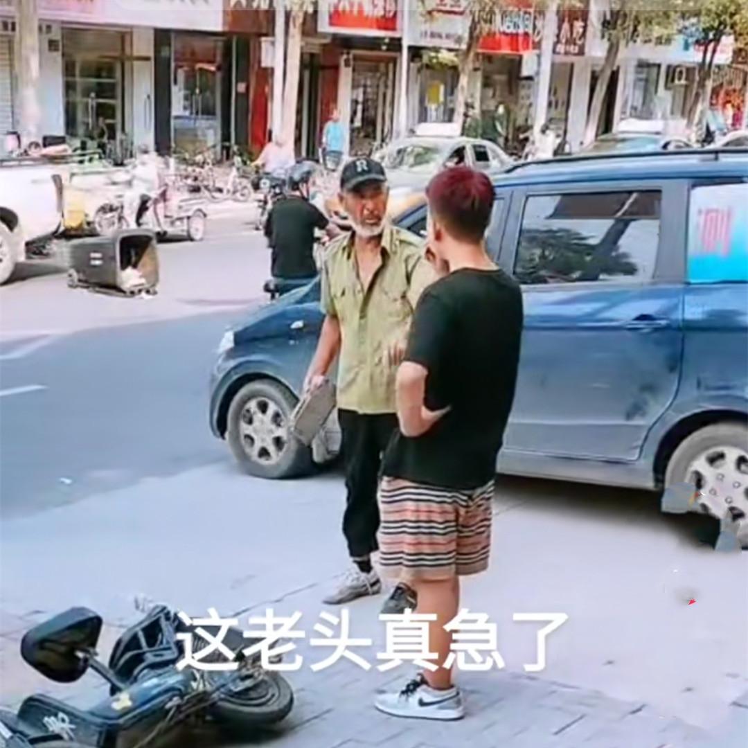 路过莫名被骂?河北一大爷捡了块砖头,年轻男子被吓得不敢说话