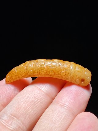 和田玉籽料|春秋 和田玉籽料 蟠虺纹 玉蛹 挂件