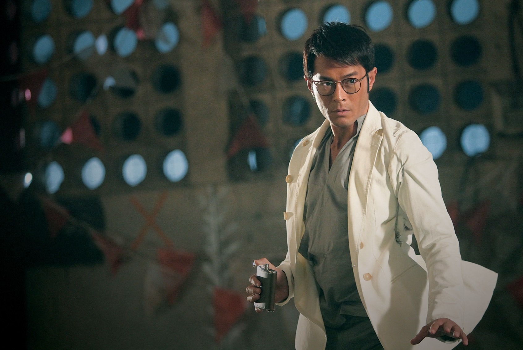 古天乐|古天乐捐建的学校被曝荒废，遭到网友质疑，是真慈善还是立人设