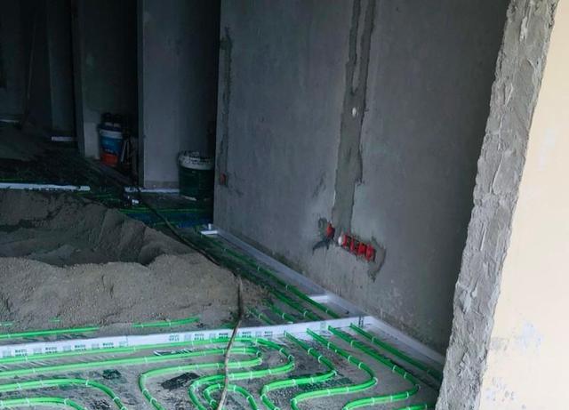 旧房改铺地暖,可以不砸地砖吗?看是否具备这3点,要注意2个问题