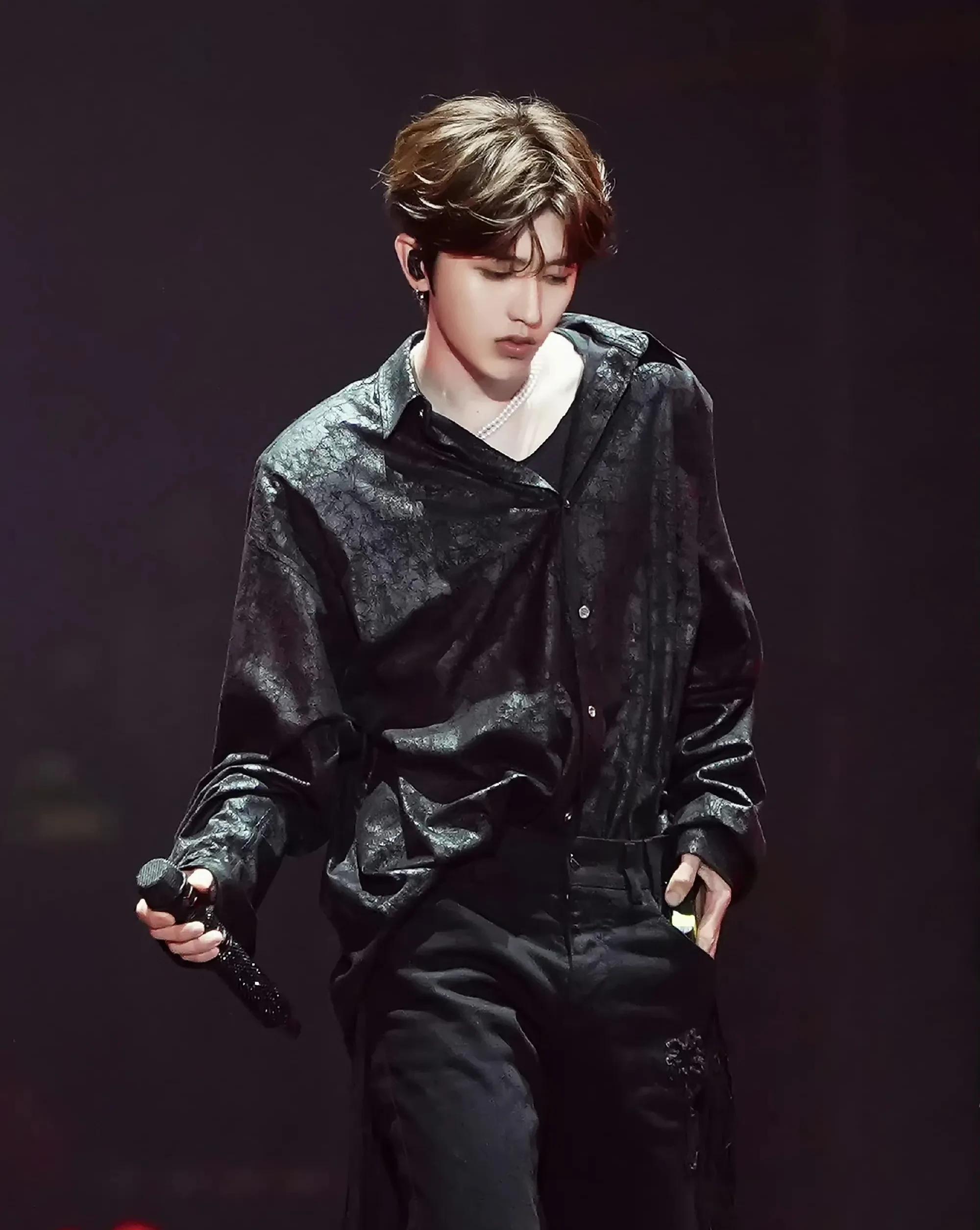 朱一龙|男明星黑衬衫才是最帅的！朱一龙一眼万年，王一博许凯让人太惊艳