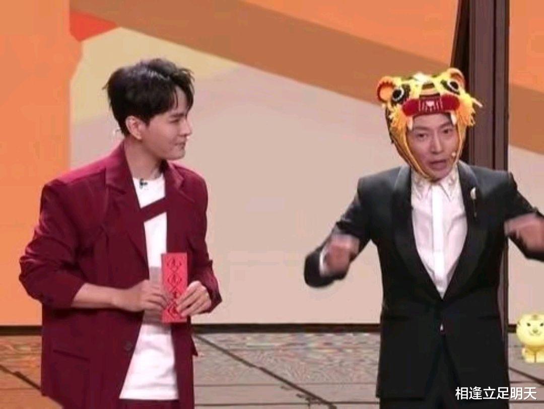 春晚|央视春晚撒贝宁嘴瓢上热搜，比很多相声演员的现挂能力都强