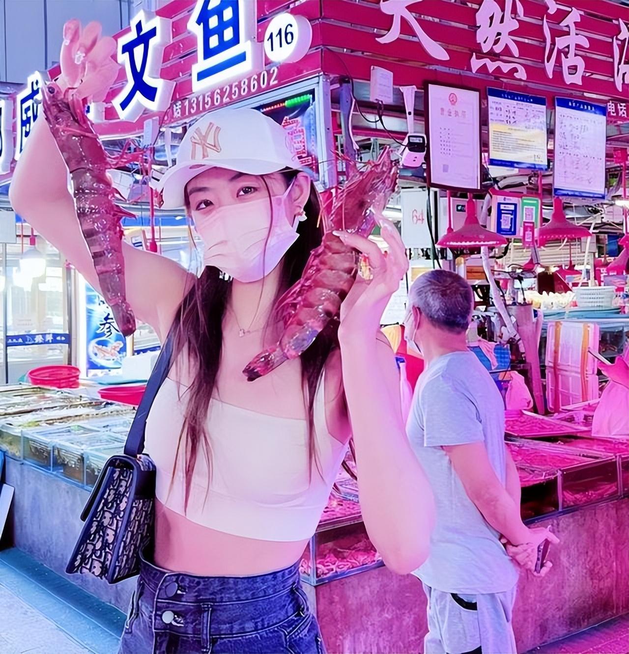 陈虹伊|花滑女神陈虹伊引争议！因穿着问题备受质疑，如今被骂到关闭评论