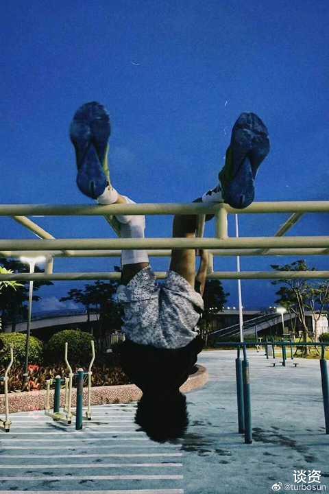 孙俪|孙俪哭诉假期带娃生活,等等暴风成长大脚丫抢镜,有娃的家长共情了