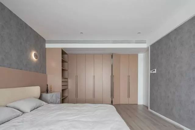 为极简主义做到家徒四壁,186㎡客厅连电视墙都舍弃,反而很高级