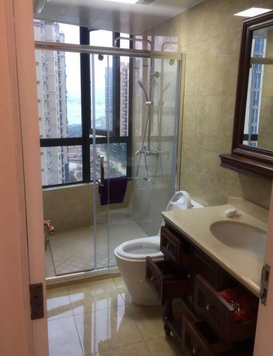 参观表姐的豪宅,高端大气,就是卫生间太尴尬,看得我都脸红了!