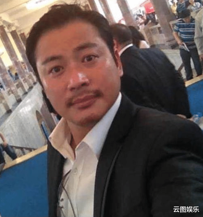 江宏恩|江宏恩与妻子秀恩爱!51岁身材健硕,渴望当爸但结婚5年仍无子女