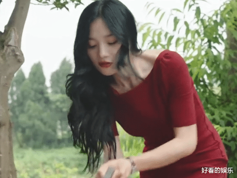 |3.6W粉的鹿小璐，撅屁股开门、戴蕾丝手套，网友：比唐小鱼还能作