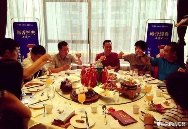 中年男人喝酒：不管有钱没钱，这6款酒可以多喝，纯粮佳酿有质感