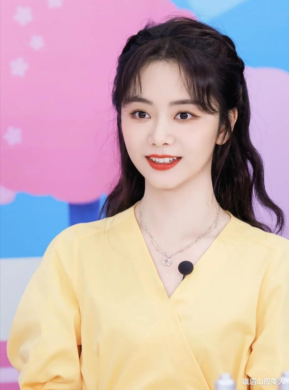 短发 若你脸上有这3种“特征”,年纪越大越吃香!不仅抗老看着还高级
